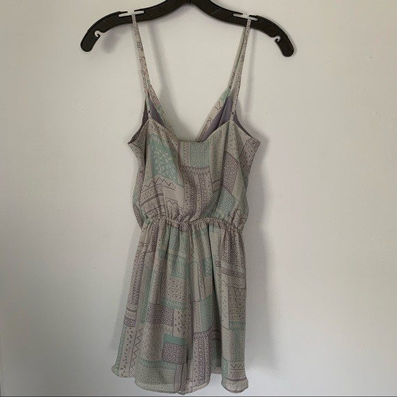 ADDISON Downey V Neck Silk Romper - Picture 3 of 9